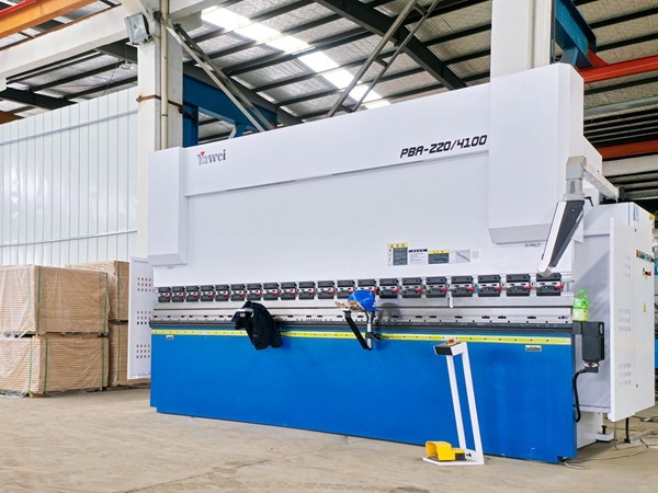 Large sheet metal bending machine