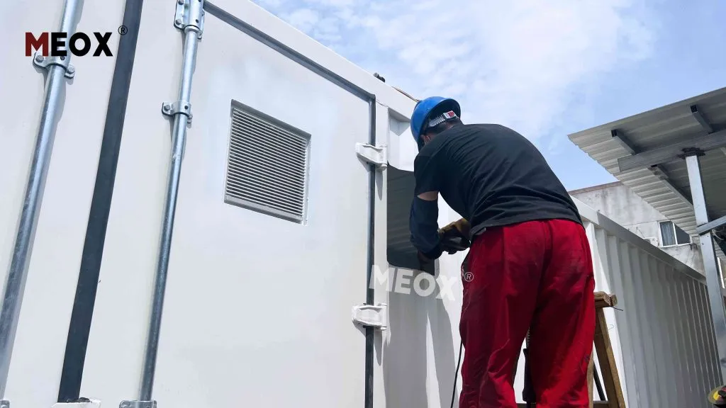 Mobile-solar-containe-install