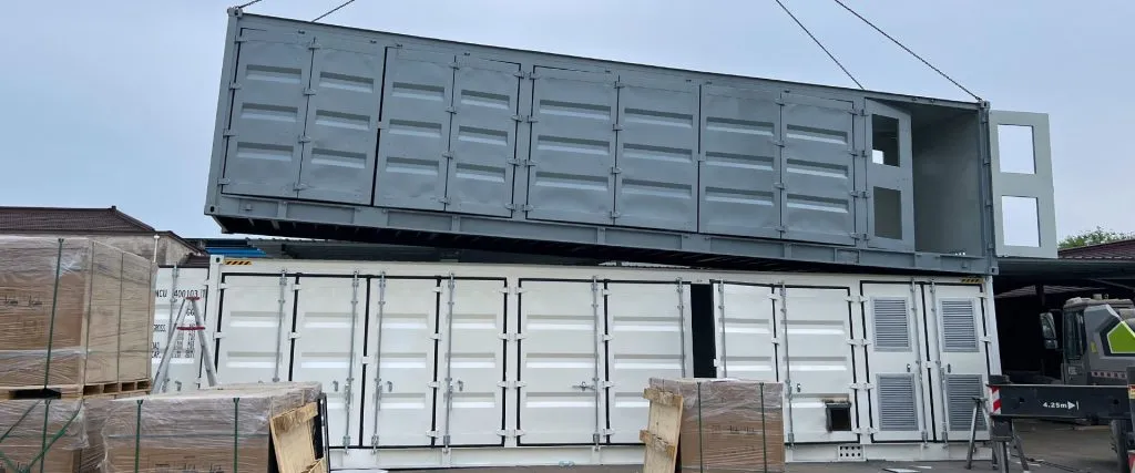 Mobile-solar-container