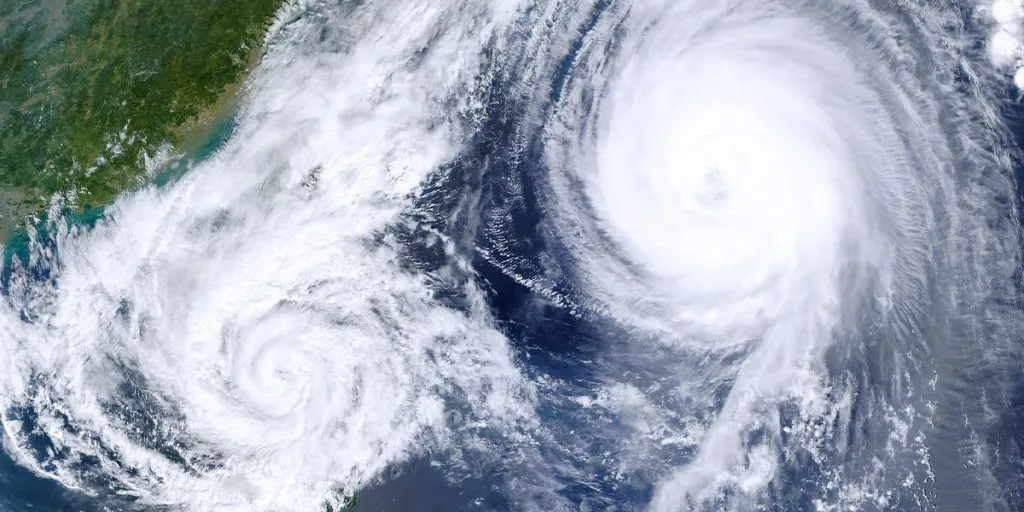 Solar-Mobile-in-Hurricane-Weather