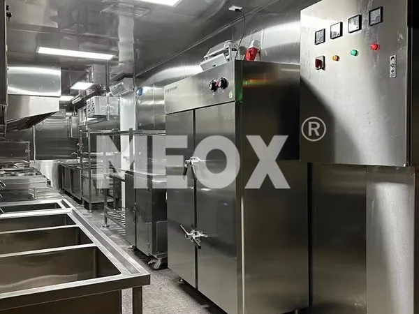 sea-container-kitchen-2